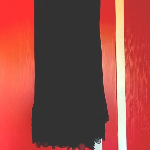 Carmen Marc Valvo Evening skirt, 100% silk, black with beautiful embroidery. - Picture 4 of 7